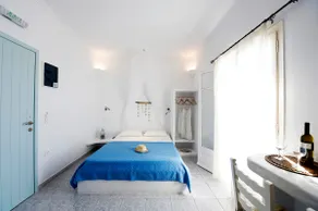 Venia's Studio - Image 2