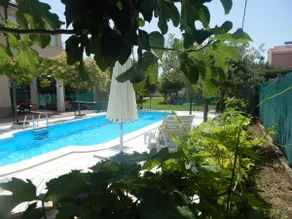 Villa Green Yard - Image 5