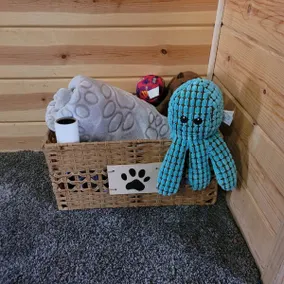 Spacious 2 bedroom cabin / PET FRIENDLY Modernized - Image 4
