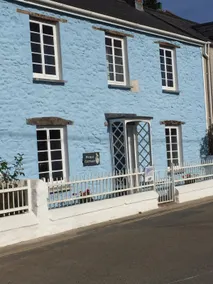 Traditional Cottage. 5 min walk to the beach, village setting. - Image 2