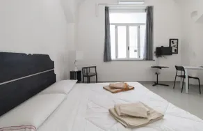 Urban style studio apartment in the city center - Image 5