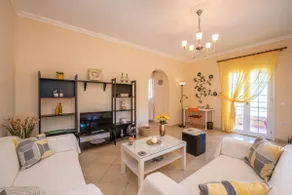 Swimming pool, 2 WC, BBQ, veranda, free parking - Image 4
