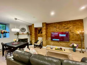 Cute and Warm 2-Bedroom Suite with Parking - Image 2