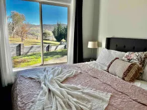 5BR Sleeps12 | Jindabyne 6 mins | Pets| Floor Heat - Image 3
