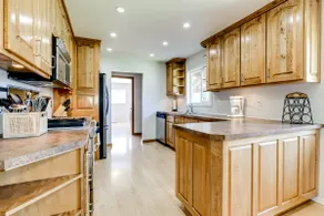 5 Beds, 1mi to Autzen • w/AC, Laundry*Great Yard - Image 4