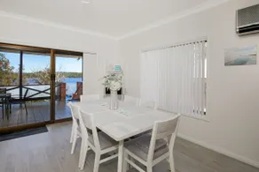 Bayview I Absolute Waterfront with Jetty I 5 Mins to Hyams Beach - Image 4