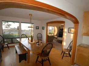 Luxurious home with Breathtaking Views! - Image 5