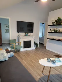 2BR Cottage w/ Hot Tub Near Beach & Hockey School - Image 3
