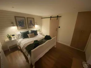 brand new cozy cabin with parking - Image 4