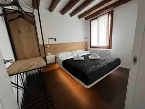 Venice Luxury Suite - Private Jacuzzi and Design - Image 5