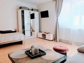 Cosy Studio-House with Terrace - Image 5