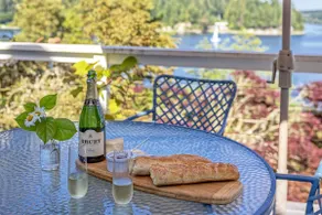 Peaceful waterfront retreat with Mt. Rainier views - Image 2