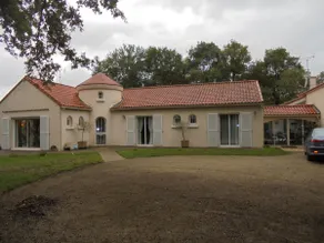 Property with heated indoor pool - Image 4