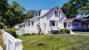 Historic Humble Home near Downtown Peoria - Image 2