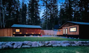 4 BDRM | Sleeps 8 | Private Yard + Firepit - Image 4