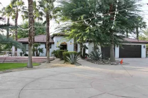 Beautiful 1 Acre Property-Private area - Image 4