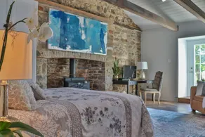 Chalet style, Large private suite L‘Orignal ON - Image 2