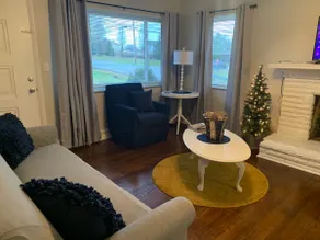 Lovely Retreat Backyard With Deck and entertain room - Image 2