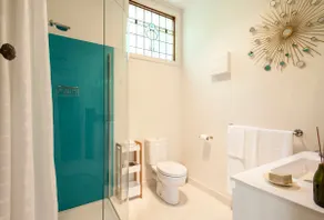 Little Violet: Indulgent Gourmet Hills Retreat - Image 3