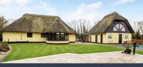Attractive detached thatched annex - Image 2