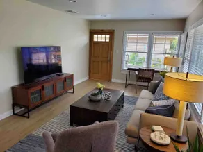 Jackson's Bright One-Bedroom near Sony Studios - Image 3