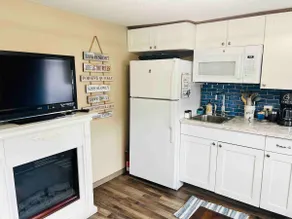 Cape Cod Hideaway Unit#4 - Image 4