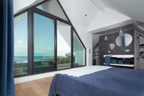Exclusive oceanfront villa, serenity and design - Image 5