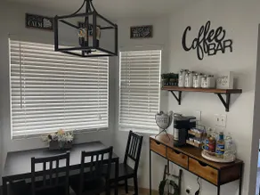 Cozy Farmhouse Style 3 Bedroom Home Free Parking - Image 4