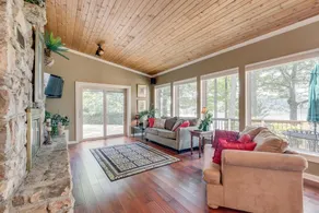 Lakefront Retreat (10 mins to BMS and TRI) - Image 5