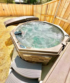 Hot Tub | Grill | EV charger | Garage - Image 2