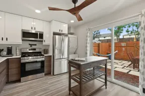 Contemporary Couples Getaway Near Austin Favorites - Loft 21 - Image 3