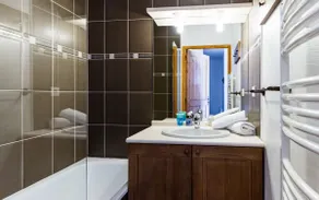 Apartment 50 m from the Gondola | Pool Access + Sauna! - Image 5