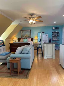 Private Carriage House in Quiet Neighborhood - Image 3