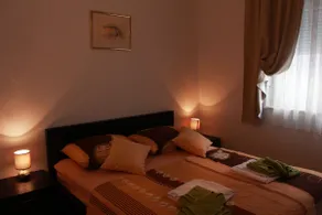 Sea View 1BR Apt • 2 Min to Beach + Free Parking - Image 4