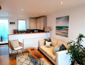 Stunning Seafront Location With Panoramic Views - Image 2