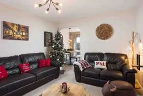 Fewster Way Townhouse - Image 4