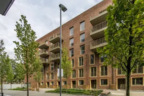 Modern Two Bed Apt with free Gated Parking Space - Image 3
