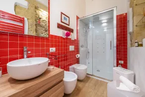 Emotional shower - Historic center, Sardinia - Image 4