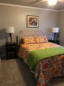 4 bedrooms, 2 bath, fully furnished basement w/bar - Image 5