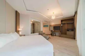 Cityview w/ Bathtub & Balcony, Central, Pool & Gym - Image 3