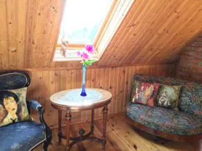 Whole house and yard/20 min train to Old Town - Image 3