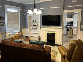 Newly Renovated Victorian 2000 sq ft Townhouse - Image 3