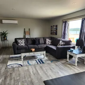 Modern 2br near the trestle - Image 2