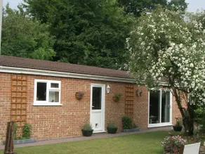 Self contained one bedroom property in quiet area. - Image 2