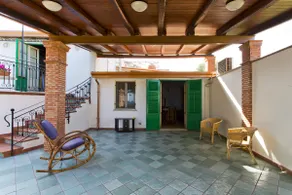Seafront villa with private garden and free Wi-Fi - Image 4