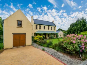 Charming Farmhouse Suite for Two. - Image 2