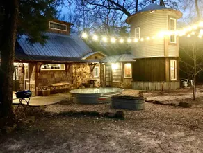 The Firefly Guesthouse- Quiet Lakeside Retreat - Image 3