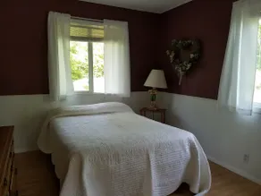 Rustic Country Lakeside Retreat - Upper Unit - Image 5