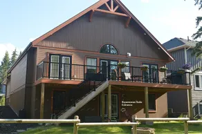 Purely Canadian Mountain Retreat Sleeps 4 - Image 3
