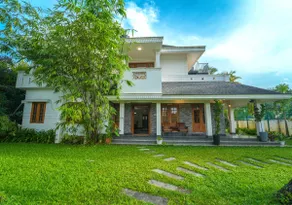 Lakeside Villa near Edappally. - Image 4